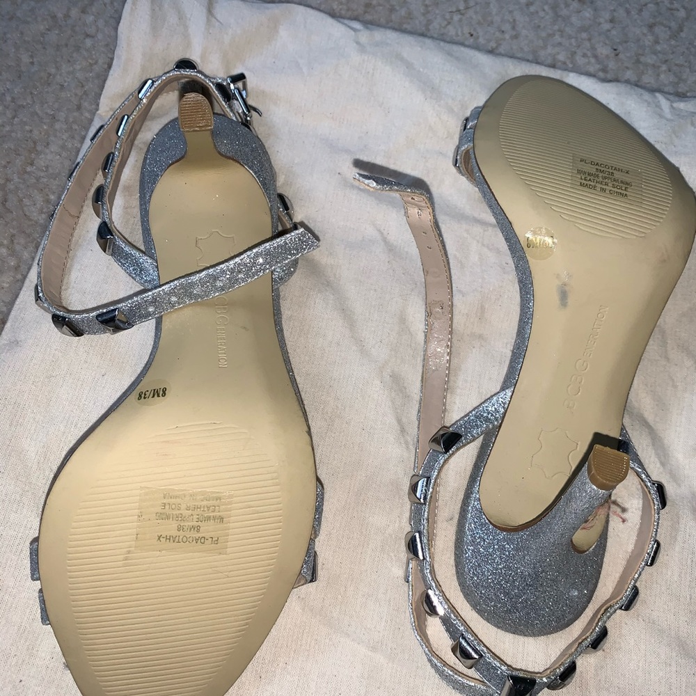 Sandals - Picture 2 of 4